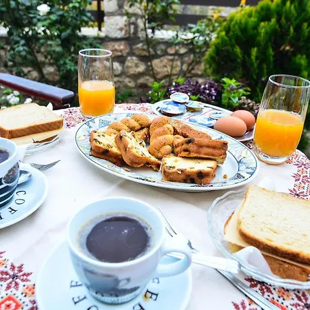 Πανσιόν στροφυλιά Κάτω Τρίκαλα Κορινθίας